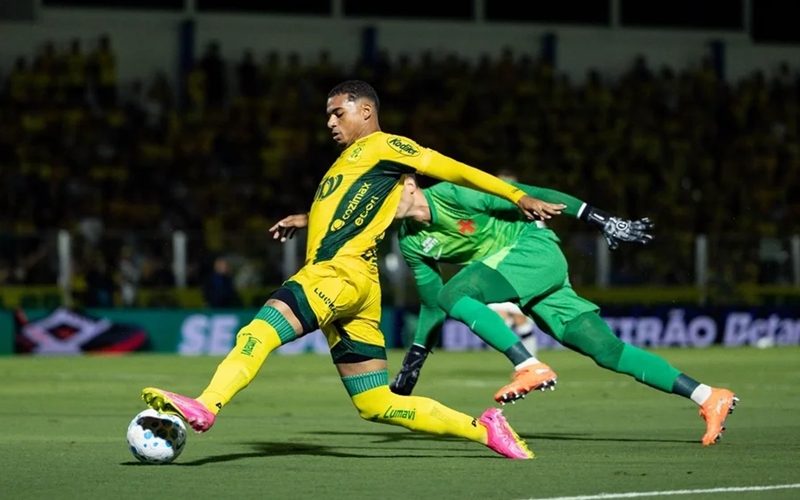 Lance do jogo Mirassol e Vasco