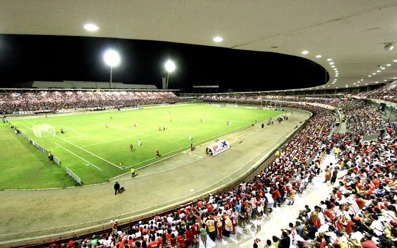 Maceió, 16 de novembro de 2011
Lance do jogo entre CRB X America-RN, com o placar de 0 x 0, realizado no Estádio Rei Pelé.
FOTO: AILTON CRUZ