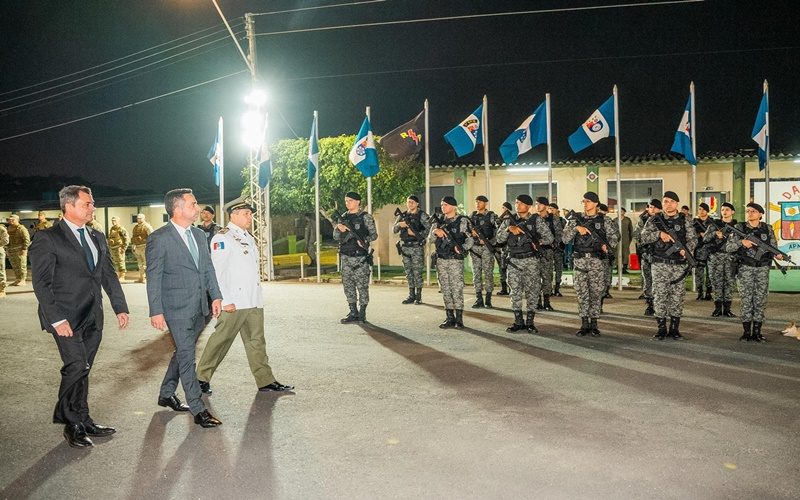 governador-prestigia-solenidade-na-academia-de-policia-militar-e-promove-quase-mil-militares