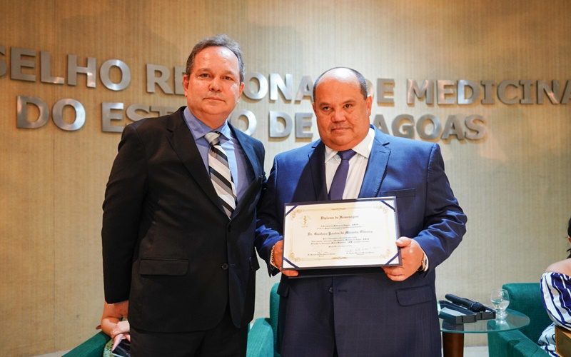 secretario-de-estado-da-saude-e-homenageado-pela-sociedade-de-medicina-de-alagoas