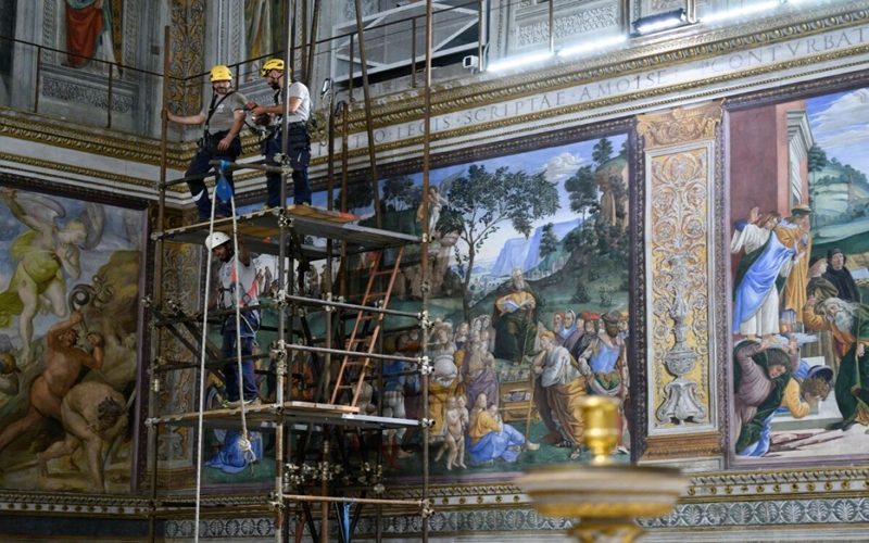 This photo handout on May 3, 2025 by The Vatican Media shows the setting up of the Sistine Chapel and installation of the chimney before the start of the conclave on May 7, 2025. (Photo by Handout / VATICAN MEDIA / AFP) / RESTRICTED TO EDITORIAL USE - MANDATORY CREDIT "AFP PHOTO / VATICAN MEDIA" - NO MARKETING - NO ADVERTISING CAMPAIGNS - DISTRIBUTED AS A SERVICE TO CLIENTS