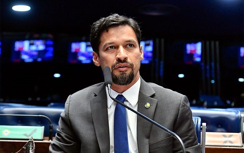 Plenário do Senado Federal durante sessão deliberativa ordinária semipresencial. 

Na ordem do dia, a PEC 69/2019, que inclui a economia solidária entre os princípios da ordem econômica. Plenário pode votar ainda, projeto que viabiliza a passagem do chamado Linhão de Tucuruí pelas terras indígenas Waimiri Atroari, interligando Roraima ao sistema elétrico nacional (PLP 275/2019).

Em pronunciamento, à bancada, senador Rodrigo Cunha (PSDB-AL).

Foto: Waldemir Barreto/Agência Senado