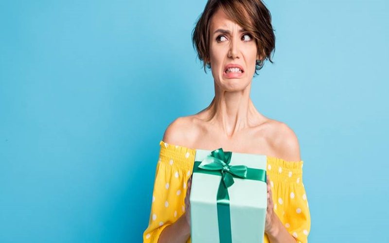 Photo,Of,Disgusted,Young,Woman,Hold,Dislike,Gift,Look,Empty