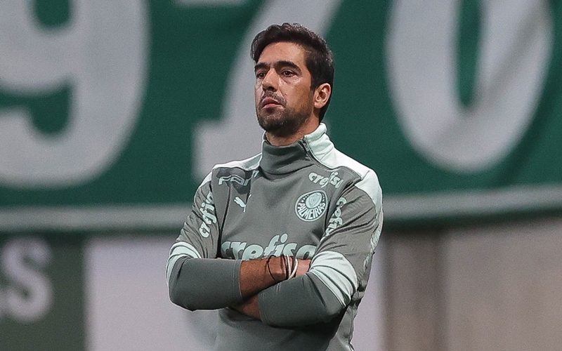 O técnico Abel Ferreira, da SE Palmeiras, em jogo contra a equipe do CRB, durante partida válida pelos 1/16 avos, volta, da Copa do Brasil, na arena Allianz Parque. (Foto: Cesar Greco)